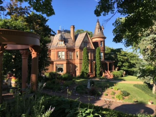 豪华房间, Henderson Castle Inn