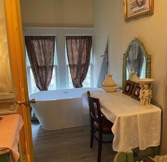 景色の見えるデラックスルーム, Henderson Castle Inn