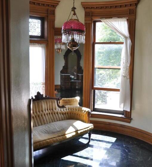 キングサイズベッドのスタンダードルーム, Henderson Castle Inn