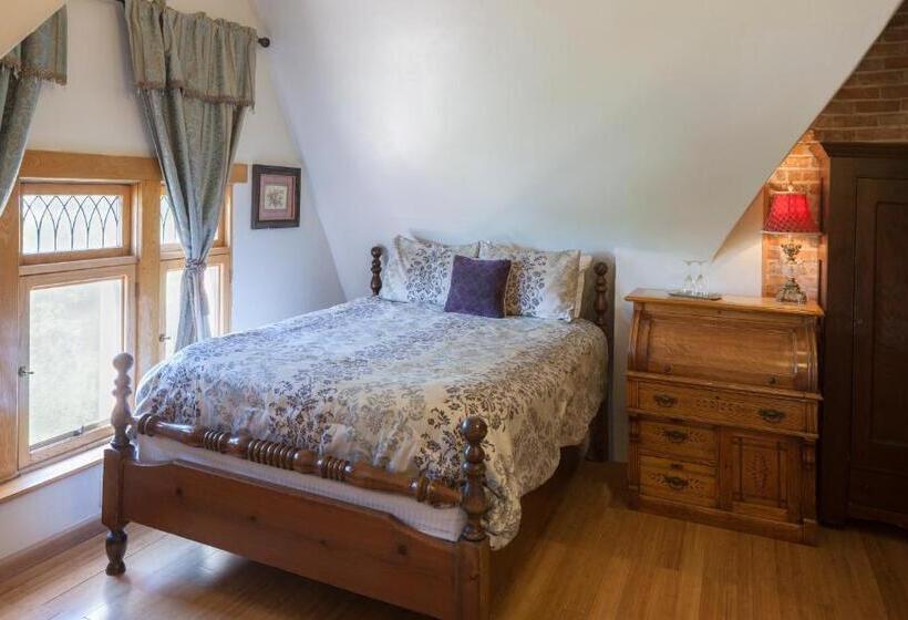 バスタブ付きスタンダードルーム, Henderson Castle Inn