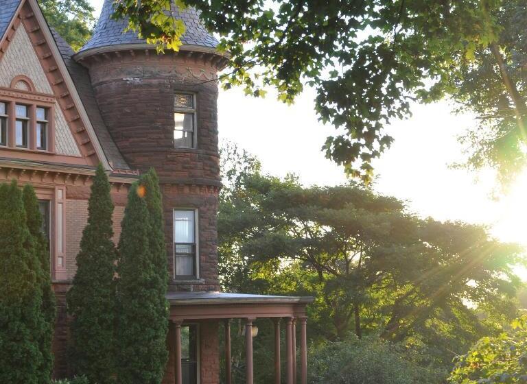 バスタブ付きスタンダードルーム, Henderson Castle Inn