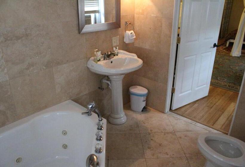 スタンダードルーム, Henderson Castle Inn