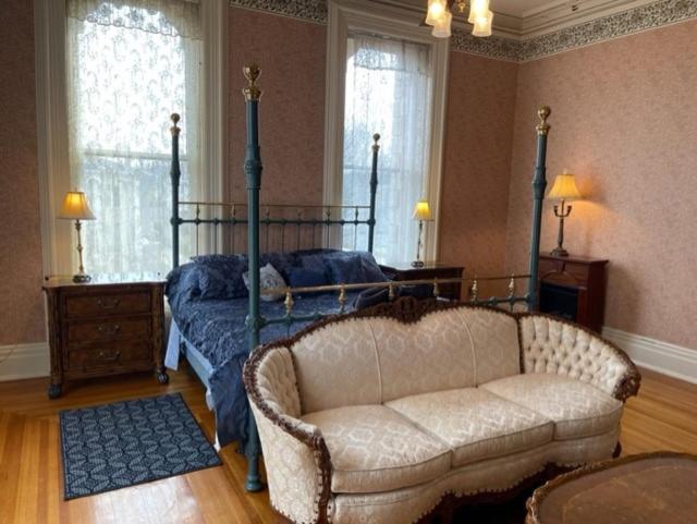豪华房间, Henderson Castle Inn