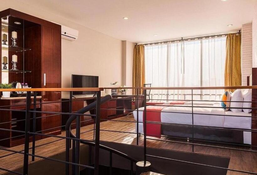 Habitación Familiar, Ratchada Point