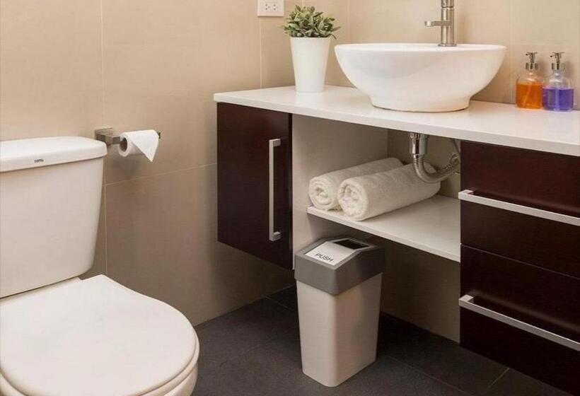 Habitación Familiar, Ratchada Point