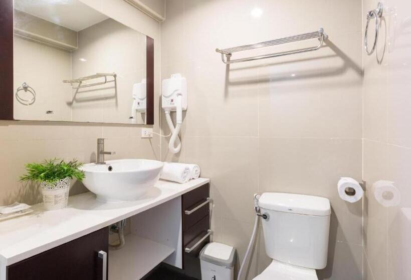 Habitación Familiar, Ratchada Point