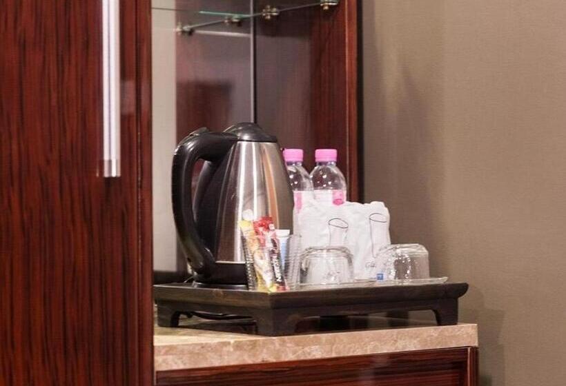 Habitación Superior, Ratchada Point