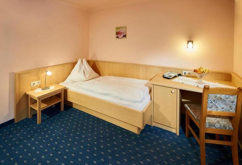 חדר סטנדרט יחיד, Restaurant Schwaiger