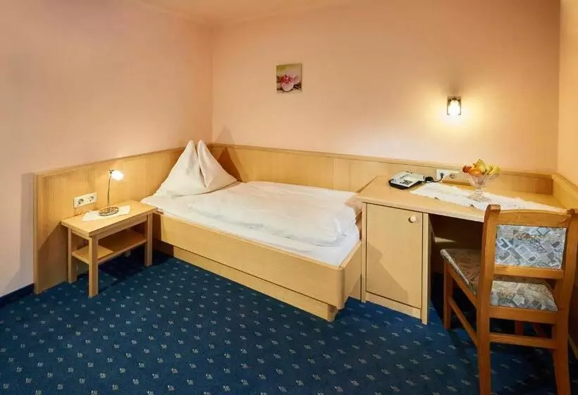 Standard Single Room, Restaurant Schwaiger