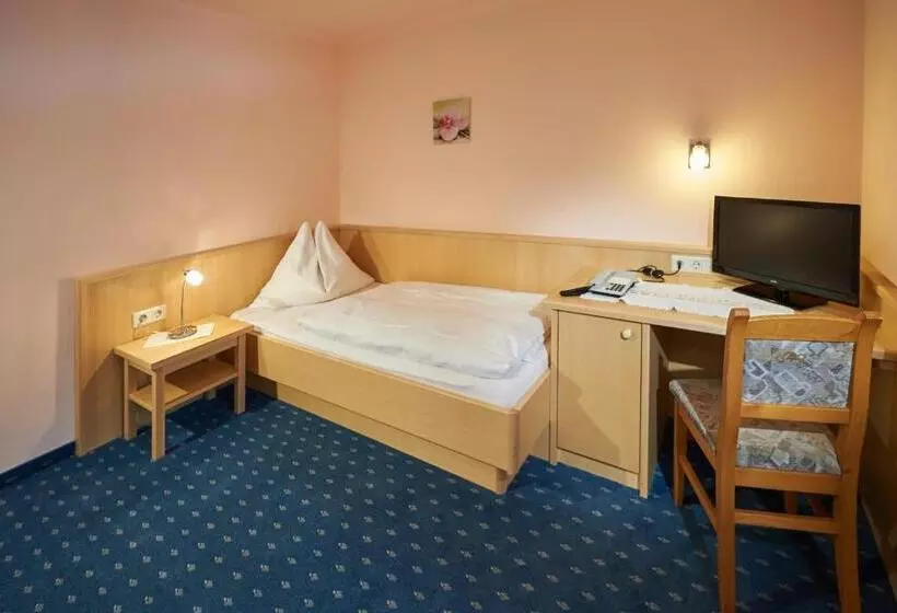 Standard Single Room, Restaurant Schwaiger
