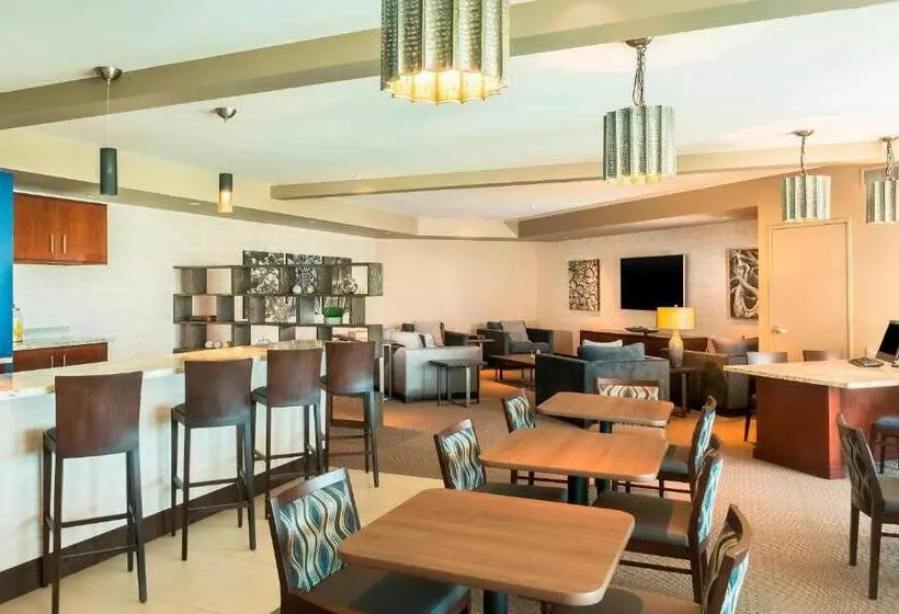 キングサイズベッドのクラブルーム, Sheraton Mesa Hotel At Wrigleyville West