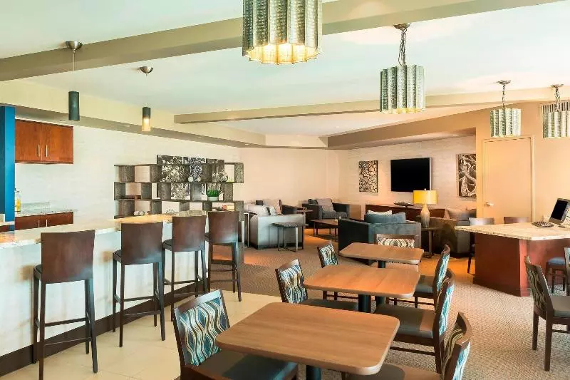 キングサイズベッドのスタンダードルーム, Sheraton Mesa Hotel At Wrigleyville West