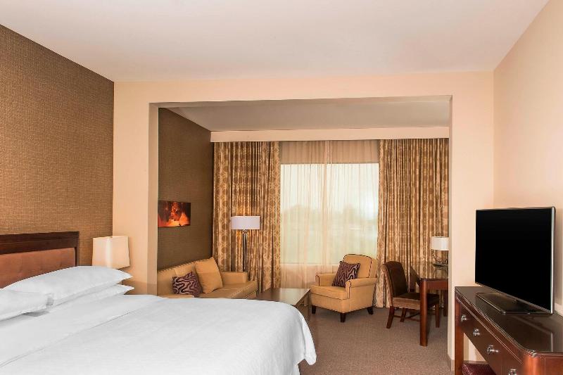 프레지덴셜 스위트, Sheraton Mesa Hotel At Wrigleyville West
