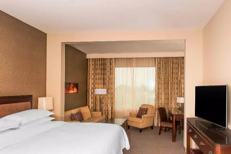 キングサイズベッドのエクゼクティブ, Sheraton Mesa Hotel At Wrigleyville West