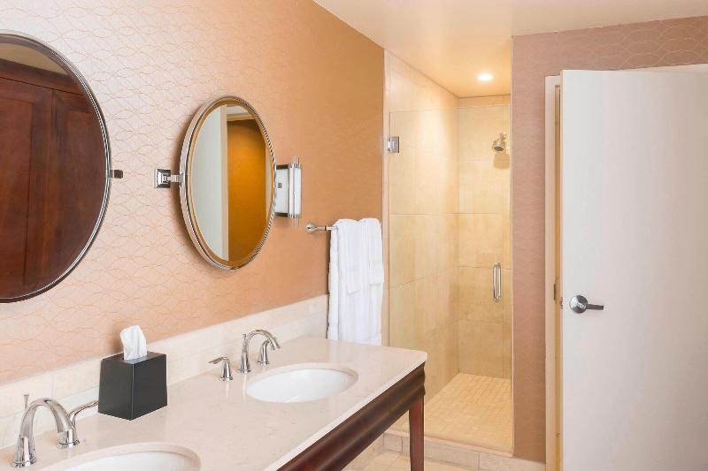 이그제큐티브 스위트 킹침대, Sheraton Mesa Hotel At Wrigleyville West