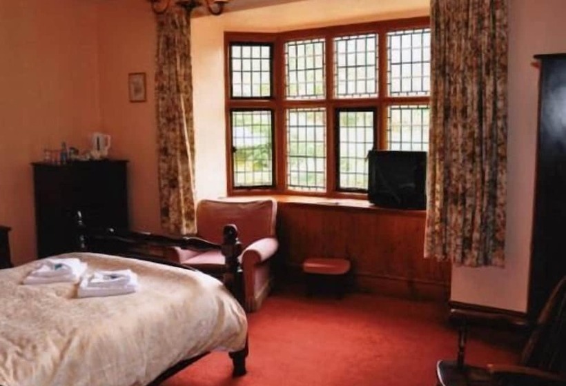 غرفة عائلية, The Hunters Inn