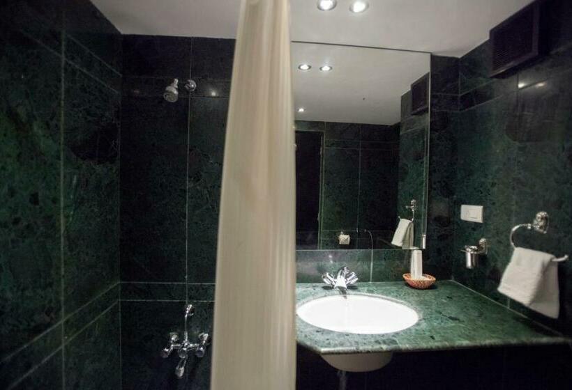 行政房间, The Oasis  Vadodara