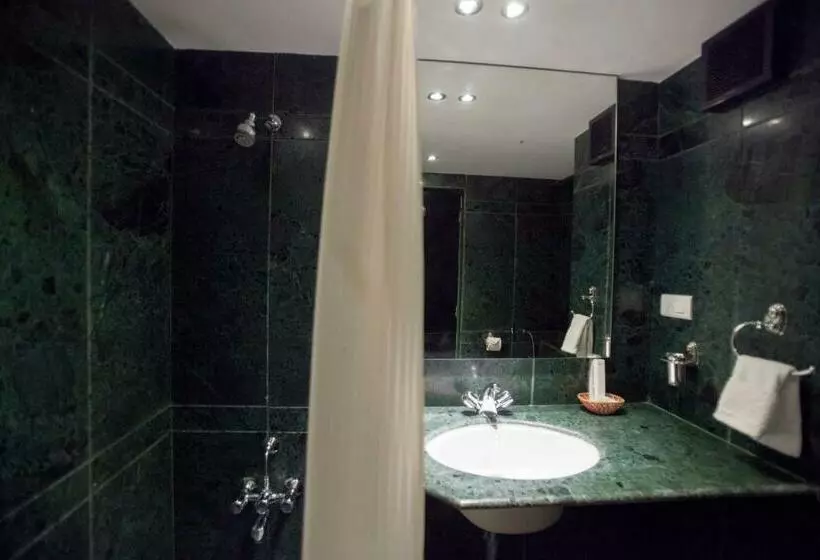 اتاق اجرایی, The Oasis  Vadodara