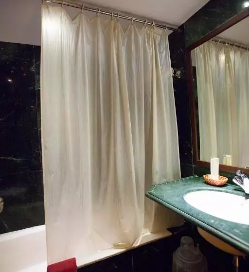 اتاق کلاب, The Oasis  Vadodara