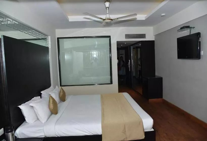 اتاق کلاب, The Oasis  Vadodara