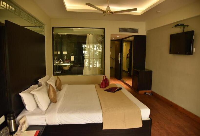 俱乐部房间, The Oasis  Vadodara