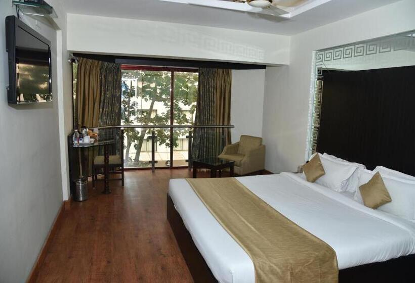 اتاق کلاب, The Oasis  Vadodara