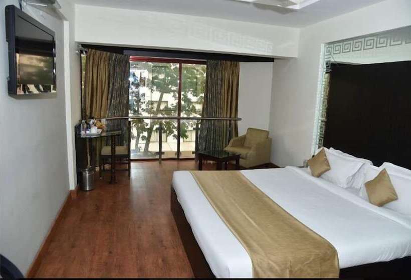 俱乐部房间, The Oasis  Vadodara