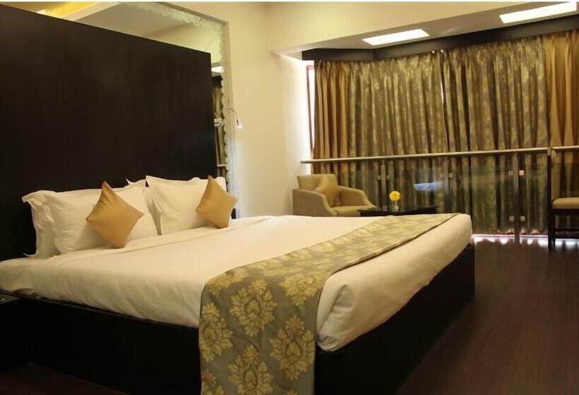 俱乐部房间, The Oasis  Vadodara