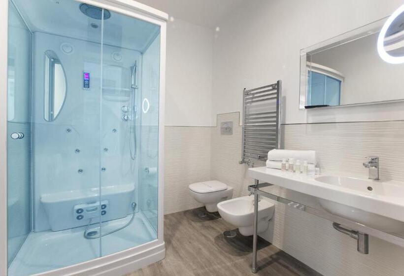 اتاق لوکس سه تخته, Vhome