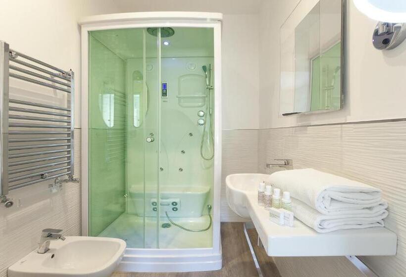 اتاق لوکس سه تخته, Vhome