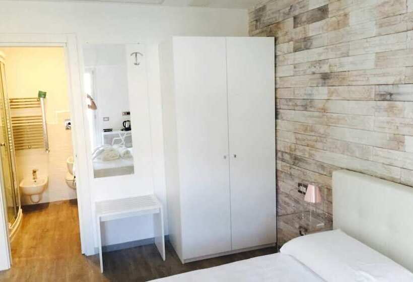 اتاق لوکس سه تخته, Vhome