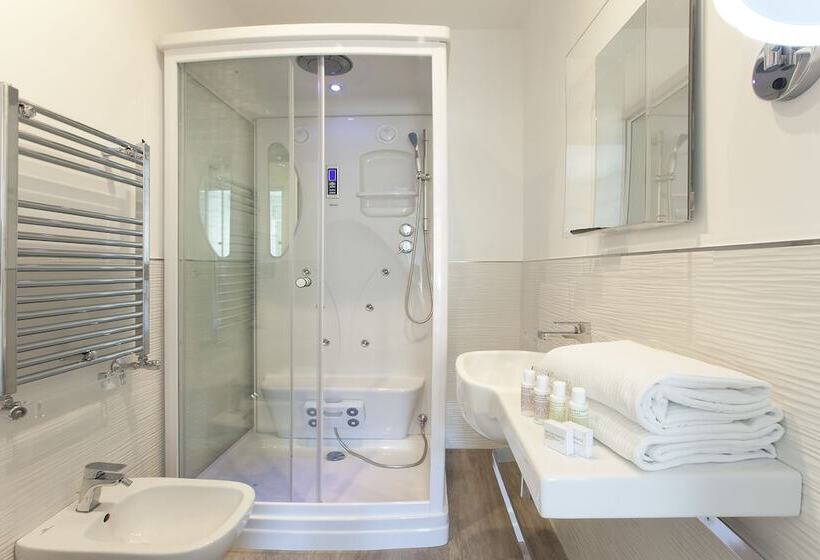 اتاق لوکس چهار تخته, Vhome