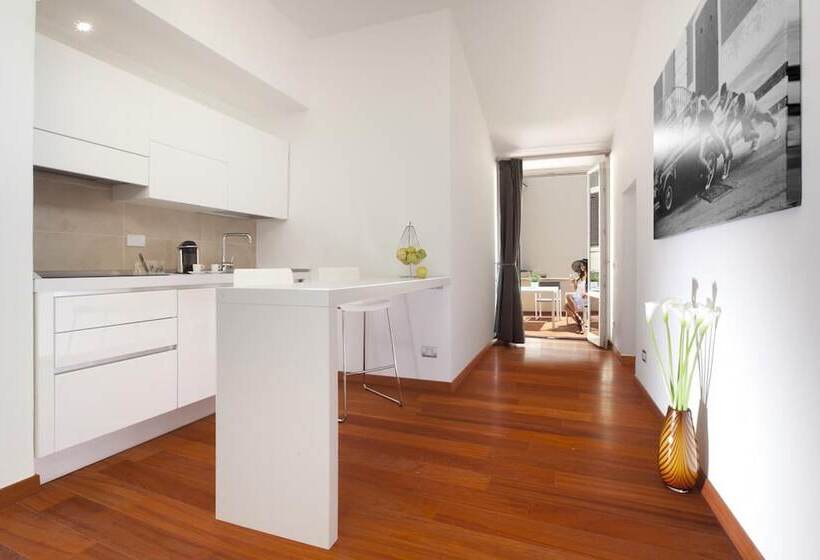 سوئیت جونیور با تراس, Oriana Homèl Roma