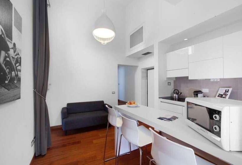 سوئیت جونیور با تراس, Oriana Homèl Roma