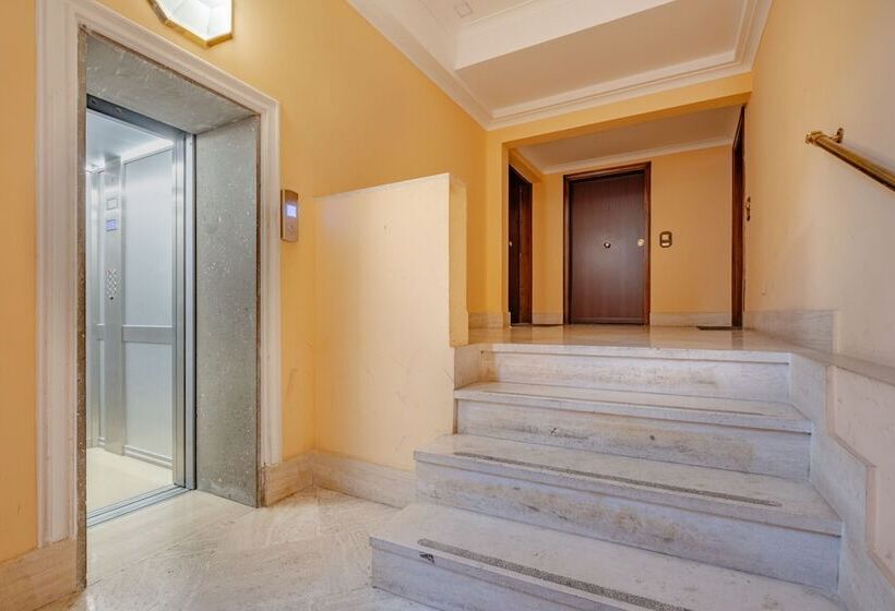 سوئیت جونیور با تراس, Oriana Homèl Roma