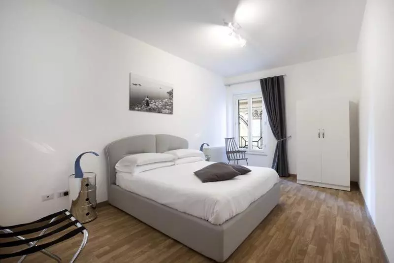 سوئیت راحتی, Oriana Homèl Roma