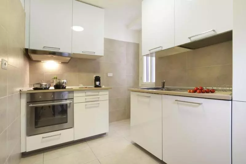 سوئیت راحتی, Oriana Homèl Roma