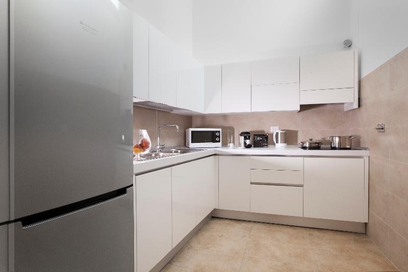 سوئیت با بالکن, Oriana Homèl Roma