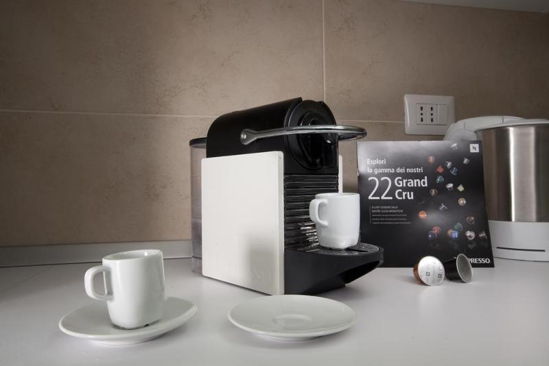 سوئیت با بالکن, Oriana Homèl Roma