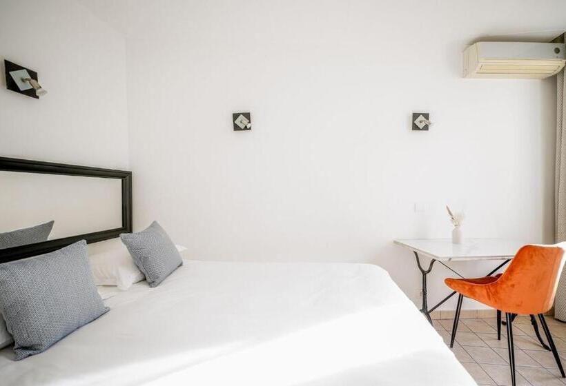 סטודיו נוח, Residence Courcelle