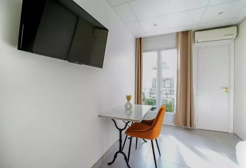 استودیوی استاندارد, Residence Courcelle