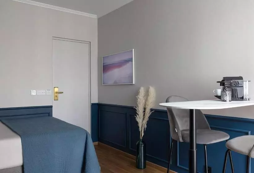 استودیوی لوکس, Residence Courcelle