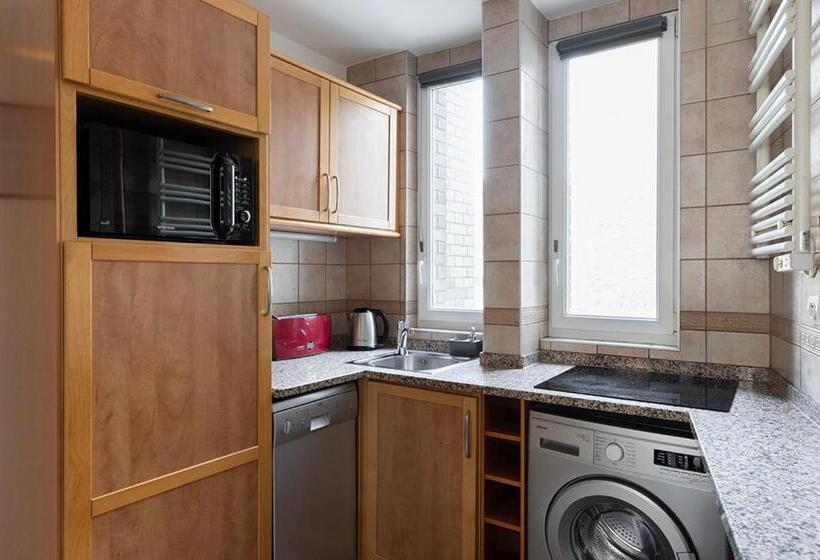 סטודיו משפחתי, Residence Courcelle