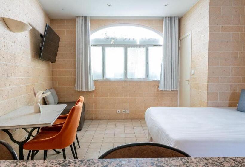 סטודיו משפחתי, Residence Courcelle