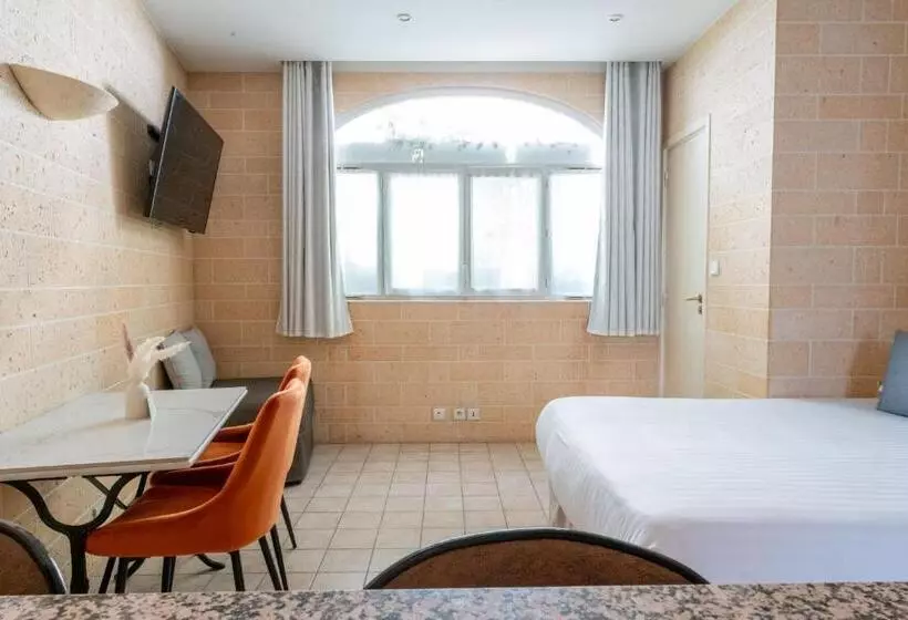 استودیو خانوادگی, Residence Courcelle