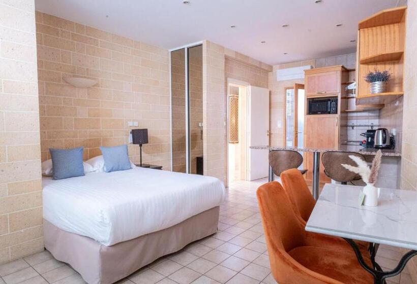 סטודיו משפחתי, Residence Courcelle