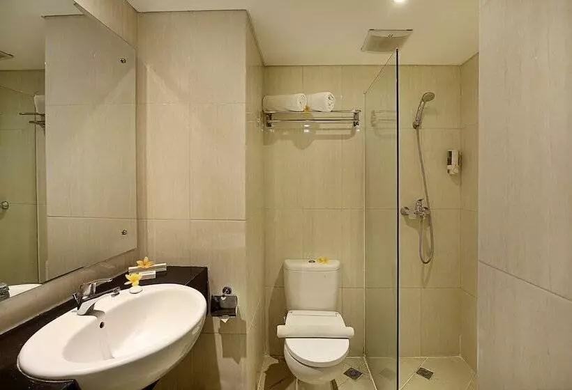اتاق لوکس با چشم‌انداز استخر, Rofa Kuta Hotel   Chse Certified