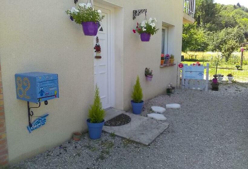 バスルーム共有のトリプルスタンダード, Douce Vallee