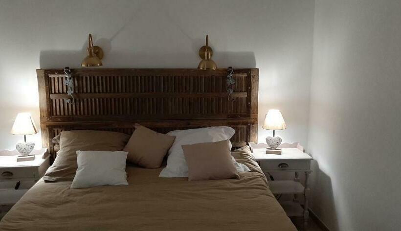 اتاق استاندارد یک نفره, Chambre D Hotes Mas Pékin