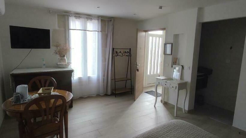 اتاق استاندارد یک نفره, Chambre D Hotes Mas Pékin